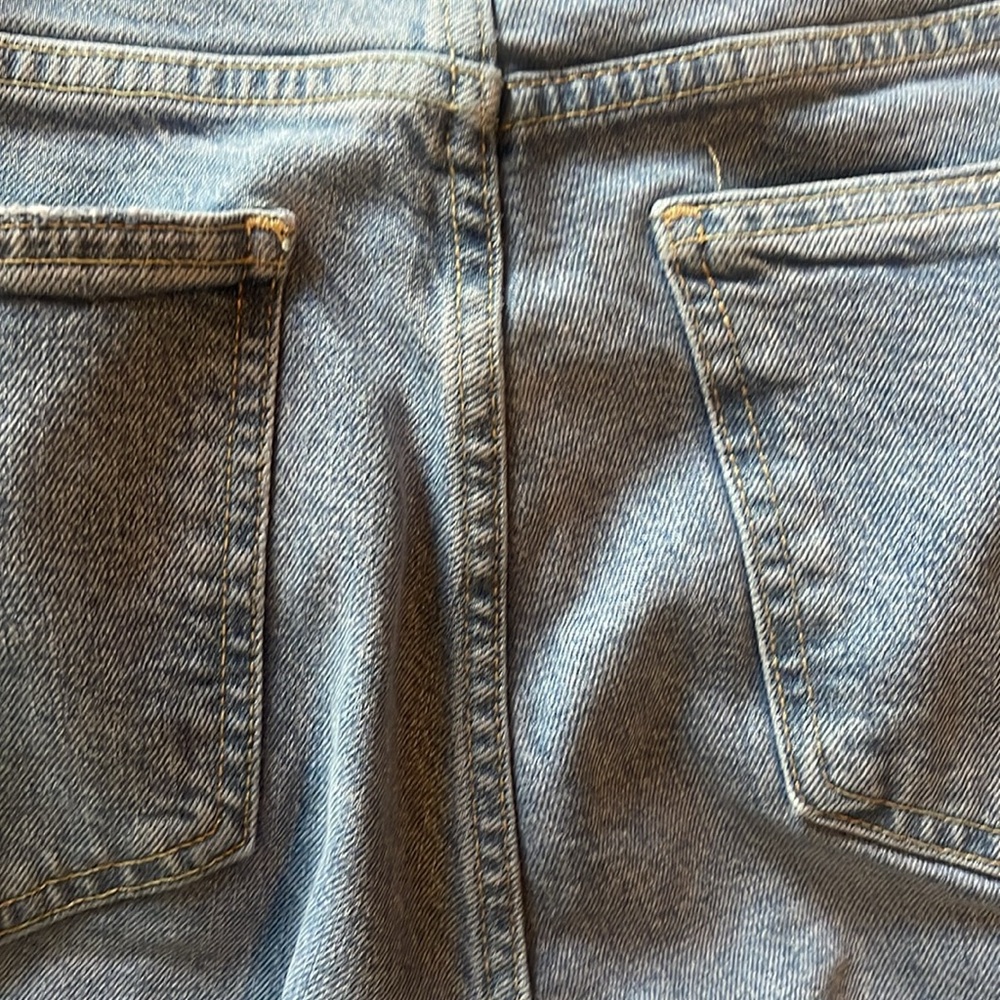 ZARA- High Rise Trumpet Ankle length Jeans in a Size 10 in Excellent Condition! - Picture 10 of 11